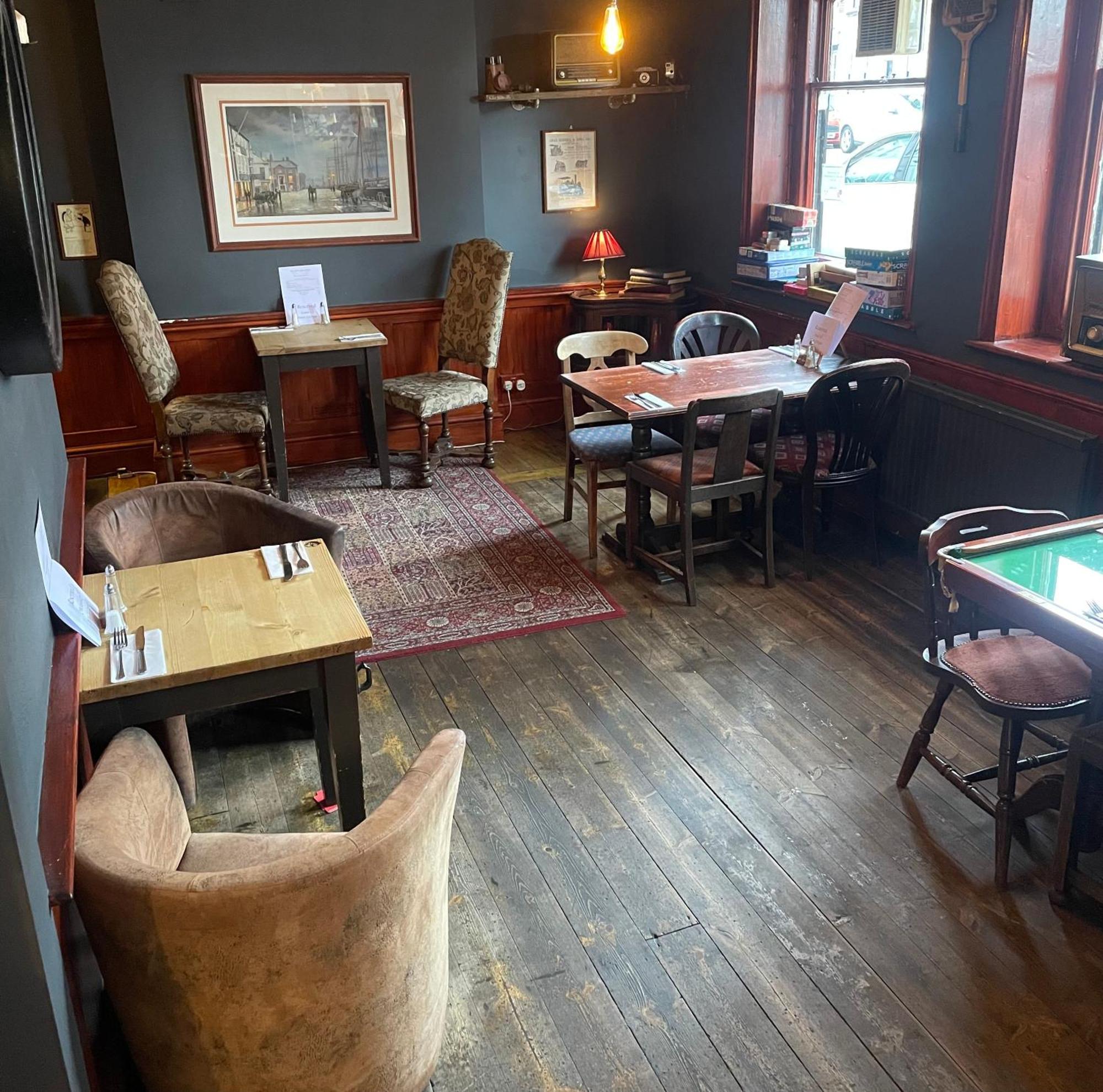 The Olde Swan Hotel Chertsey Buitenkant foto